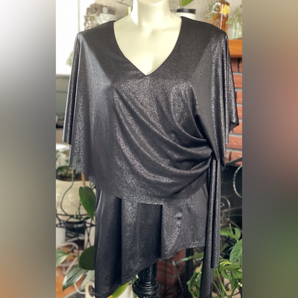 Beautiful cape front Melanie Lyne top